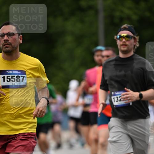 29.06.2025 - hella hamburg halbmarathon Dr. Thomas Lammeyer http://msf.ph/oto/8341374 29.06.2025 10:40:20 Kennedybrücke 1036, 1102, 1183, 1284, 1336, 1717, 2352, 2588, 3243, 3741, 3990, 4413, 4902, 4937, 5012, 5240, 5531, 6021, 6381, 6845, 6896, 7111, 7275, 7927, 8356, 8947, 9295, 10047, 10119, 10336, 10341, 10567, 11010, 11187, 11198 meine-sportfotos.de