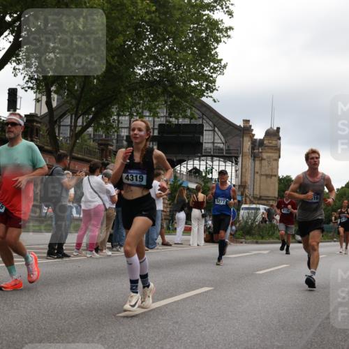 29.06.2025 - hella hamburg halbmarathon Yannick Fuchs http://msf.ph/oto/8341399 29.06.2025 10:52:12 20KM 1319, 1595, 1833, 2250, 2488, 2656, 2840, 2907, 3251, 3859, 4319, 4502, 4550, 4632, 4708, 4767, 5277, 5341, 5675, 5926, 6104, 6138, 6147, 6592, 6595, 7082, 7138, 7189, 7856, 8322, 8585, 9230, 9316, 10020, 10319, 10703, 10788, 11394, 11645, 11846, 12378, 12495, 12585, 12879, 13287, 13512, 13694, 13816, 13880, 14266, 14571, 15197, 15434, 15527, 16189, 16531, 17405, 17415, 17531, 17827, 18068, 18180, 18492, 18501, 18587, 18727 meine-sportfotos.de