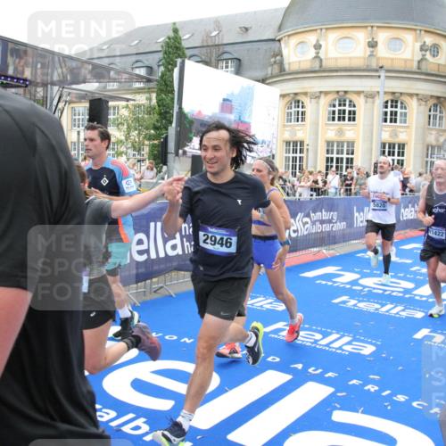 29.06.2025 - hella hamburg halbmarathon Michael Strokosch http://msf.ph/oto/8341400 29.06.2025 10:51:31 Ziel 1335, 2411, 2946, 5820, 7943, 9214, 9656, 11422, 13403, 13792, 15871, 15950, 16357, 17131 meine-sportfotos.de