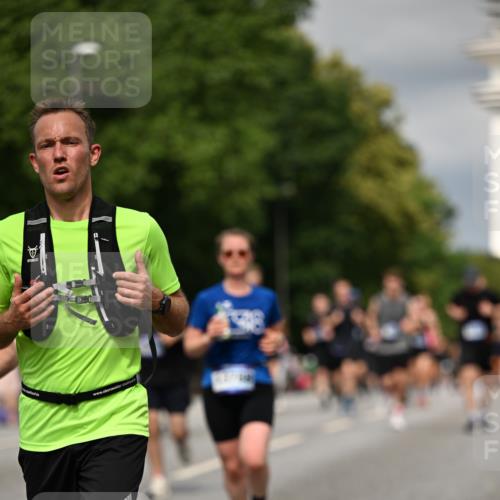 29.06.2025 - hella hamburg halbmarathon Dr. Thomas Lammeyer http://msf.ph/oto/8341407 29.06.2025 10:18:09 Kennedybrücke 1406, 1747, 2990, 3154, 3728, 3756, 3939, 4962, 5546, 5670, 5719, 6028, 6083, 6089, 7209, 7802, 7840, 7991, 8001, 8147, 8409, 9141, 9845, 10610, 11355 meine-sportfotos.de