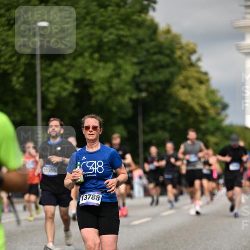 29.06.2025 - hella hamburg halbmarathon Dr. Thomas Lammeyer http://msf.ph/oto/8341440 29.06.2025 10:18:09 Kennedybrücke 1406, 1747, 2990, 3154, 3728, 3756, 3939, 4962, 5546, 5670, 5719, 6028, 6083, 6089, 7209, 7802, 7840, 7991, 8001, 8147, 8409, 9141, 9845, 10610, 11355 meine-sportfotos.de