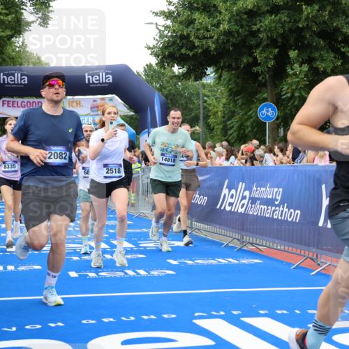 29.06.2025 - hella hamburg halbmarathon Strokosch-Dieckow http://msf.ph/oto/8341498 29.06.2025 10:53:44 Ziel 1422, 1706, 1870, 2058, 2082, 2518, 2630, 3819, 5399, 5607, 6260, 6877, 7177, 8285, 8335, 9922, 10529, 10891, 10895, 11588, 11589, 11604, 12413, 12632, 13865, 14026, 14702, 14818, 15061, 15441, 15502, 16092, 16538, 17482, 17740, 18143, 18249, 18418, 18487, 18514, 18715, 18759, 18915, 19177 meine-sportfotos.de