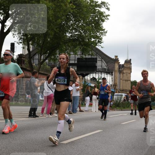 29.06.2025 - hella hamburg halbmarathon Yannick Fuchs http://msf.ph/oto/8341514 29.06.2025 10:52:13 20KM 1319, 1595, 1833, 2250, 2488, 2656, 2840, 3251, 3859, 4319, 4502, 4550, 4632, 4708, 4767, 5277, 5341, 5675, 5926, 6104, 6138, 6147, 6592, 7082, 7138, 7189, 7856, 8322, 8585, 9230, 9316, 10020, 10319, 10703, 10788, 11394, 11645, 11846, 12378, 12495, 12585, 12879, 13287, 13512, 13694, 13816, 13880, 14266, 14571, 15197, 15434, 15527, 16189, 16531, 17405, 17531, 17827, 18068, 18180, 18492, 18501, 18587, 18727, 18985 meine-sportfotos.de