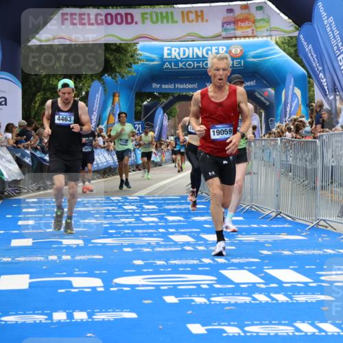 29.06.2025 - hella hamburg halbmarathon Strokosch-Dieckow http://msf.ph/oto/8341521 29.06.2025 10:32:52 Ziel 4463, 4749, 6358, 10453, 12290, 13686, 14028, 15054, 16425, 18679, 18687, 19059 meine-sportfotos.de