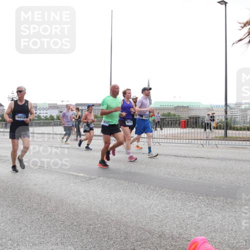 29.06.2025 - hella hamburg halbmarathon Lena Gebhardt http://msf.ph/oto/8341551 29.06.2025 10:38:16 Lombardsbrücke 16658, 8615, 71, 13442, 1196, 1394, 1457, 1578, 1596, 1721, 1742, 1791, 1799, 1901, 1966, 1985, 2113, 2151, 2498, 2786, 3010, 3094, 3095, 3242, 3246, 3286, 3338, 3635, 3636, 3716, 3777, 3841, 3880, 4139, 4155, 4159, 4414, 4883, 4921, 5085, 5089, 5139, 5155, 5300, 5617, 5684, 5713, 5735, 6199, 6200, 6362, 6697, 6751, 6930, 7117, 7118, 7165, 7244, 7371, 7552, 7561, 7629, 7692, 7696, 7868, 7914, 8985, 10836, 11087, 11543 meine-sportfotos.de