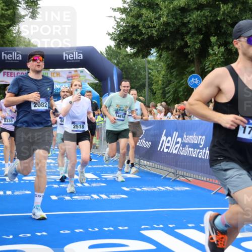 29.06.2025 - hella hamburg halbmarathon Strokosch-Dieckow http://msf.ph/oto/8341583 29.06.2025 10:53:44 Ziel 1422, 1706, 1870, 2058, 2082, 2518, 2630, 3819, 5399, 5607, 6260, 6877, 7177, 8285, 8335, 9922, 10529, 10891, 10895, 11588, 11589, 11604, 12413, 12632, 13865, 14026, 14702, 14818, 15061, 15441, 15502, 16092, 16538, 17482, 17740, 18143, 18249, 18418, 18487, 18514, 18715, 18759, 18915, 19177 meine-sportfotos.de