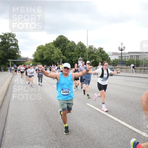 29.06.2025 - hella hamburg halbmarathon Jannik Wohlers http://msf.ph/oto/8341626 29.06.2025 10:55:42 Lombardsbrücke 1738, 1909, 2095, 2793, 3257, 3268, 4265, 4354, 4473, 4836, 5306, 5580, 5994, 6494, 6968, 7025, 7028, 7516, 7616, 8005, 8305, 8533, 9435, 9606, 9838, 10640, 10740, 10784, 10987, 11298, 11862, 11863, 12267, 12295, 12296, 12551, 13055, 13395, 13405, 13627, 14124, 14142, 14221, 14280, 14281, 14492, 15103, 15173, 15199, 15272, 15696, 15699, 15763, 16413, 16655, 16960, 17038, 17039, 17398, 18195, 18329, 18349, 19228 meine-sportfotos.de