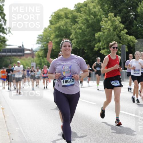 29.06.2025 - hella hamburg halbmarathon Jannik Wohlers http://msf.ph/oto/8341634 29.06.2025 10:42:18 Lombardsbrücke 1656, 1964, 1994, 2134, 2401, 2538, 2580, 2940, 2941, 3283, 3874, 4092, 4105, 4334, 4385, 4778, 5417, 6120, 6764, 7513, 8161, 8529, 10454, 10697, 11142, 11710, 12151, 12441, 13070, 13241, 13776, 14042, 14084, 14126, 14170, 14556, 14636, 14694, 14769, 15168, 15190, 15219, 15221, 15820, 15977, 16612, 16892 meine-sportfotos.de