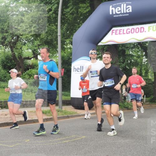 29.06.2025 - hella hamburg halbmarathon KatJ http://msf.ph/oto/8341651 29.06.2025 10:48:43 Zwischen KM18-KM19 1188, 1568, 1726, 1823, 2582, 5299, 5305, 5547, 7658, 8730 meine-sportfotos.de