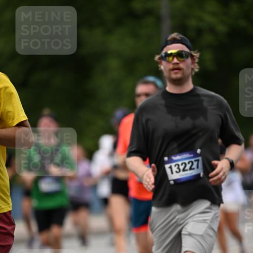 29.06.2025 - hella hamburg halbmarathon Dr. Thomas Lammeyer http://msf.ph/oto/8341656 29.06.2025 10:40:20 Kennedybrücke 1036, 1102, 1183, 1284, 1336, 1717, 2352, 2588, 3243, 3741, 3990, 4413, 4902, 4937, 5012, 5240, 5531, 6021, 6381, 6845, 6896, 7111, 7275, 7927, 8356, 8947, 9295, 10047, 10119, 10336, 10341, 10567, 11010, 11187, 11198 meine-sportfotos.de