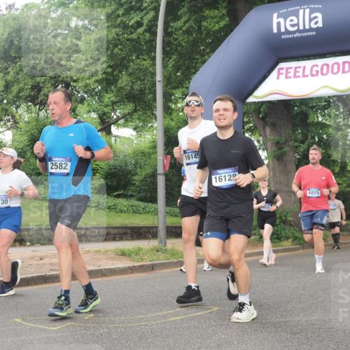 29.06.2025 - hella hamburg halbmarathon KatJ http://msf.ph/oto/8341681 29.06.2025 10:48:43 Zwischen KM18-KM19 1188, 1568, 1726, 1823, 2582, 5299, 5305, 5547, 7658, 8730 meine-sportfotos.de