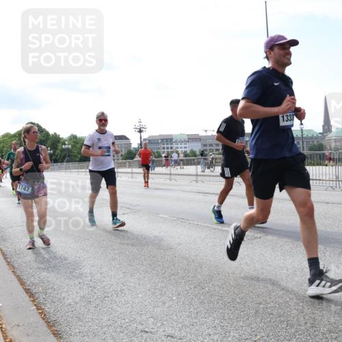 29.06.2025 - hella hamburg halbmarathon Lena Gebhardt http://msf.ph/oto/8341694 29.06.2025 10:13:27 Lombardsbrücke 1747, 1333, 1007, 1747, 1859, 2055, 2359, 2721, 2904, 2961, 2987, 3218, 3360, 3728, 3729, 4187, 4795, 4950, 5232, 5546, 5631, 6026, 6489, 6717, 6724, 7346, 7446, 7447, 7460, 7873, 7913, 8279, 8398, 8405, 8913, 9128, 9141, 9527, 9612, 9631, 10977, 12313, 12492, 12797, 12928, 12929, 13331, 13928, 14404, 15663, 15922, 16030, 16255, 16437, 16491, 17472, 17474, 17699, 17988, 18048, 18222, 18231, 18320, 18732 meine-sportfotos.de