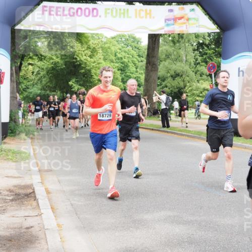 29.06.2025 - hella hamburg halbmarathon MichiJ http://msf.ph/oto/8341780 29.06.2025 10:40:12 Zwischen KM18-KM19 2208, 3715, 4029, 4065, 5378, 5638, 6481, 7896, 8273, 8587, 8651, 12135, 12321, 12379, 13032, 13211, 13289, 14805, 15643, 16320, 17198, 18729, 18901 meine-sportfotos.de