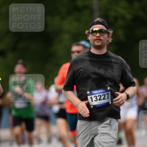 29.06.2025 - hella hamburg halbmarathon Dr. Thomas Lammeyer http://msf.ph/oto/8341783 29.06.2025 10:40:20 Kennedybrücke 1036, 1102, 1183, 1284, 1336, 1717, 2352, 2588, 3243, 3741, 3990, 4413, 4902, 4937, 5012, 5240, 5531, 6021, 6381, 6845, 6896, 7111, 7275, 7927, 8356, 8947, 9295, 10047, 10119, 10336, 10341, 10567, 11010, 11187, 11198 meine-sportfotos.de