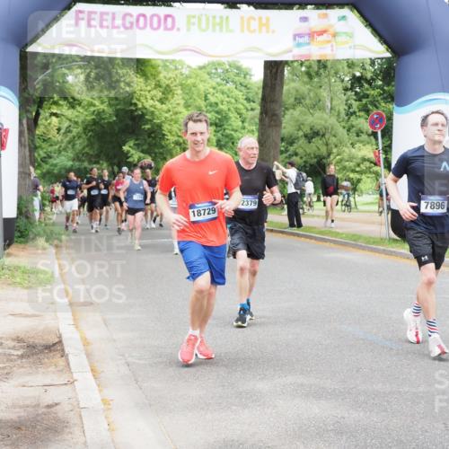 29.06.2025 - hella hamburg halbmarathon MichiJ http://msf.ph/oto/8341818 29.06.2025 10:40:12 Zwischen KM18-KM19 2208, 3715, 4029, 4065, 5378, 5638, 6481, 7896, 8273, 8587, 8651, 12135, 12321, 12379, 13032, 13211, 13289, 14805, 15643, 16320, 17198, 18729, 18901 meine-sportfotos.de