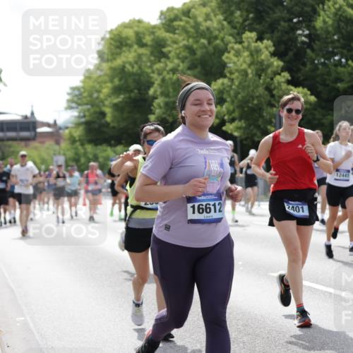 29.06.2025 - hella hamburg halbmarathon Jannik Wohlers http://msf.ph/oto/8341831 29.06.2025 10:42:18 Lombardsbrücke 1656, 1964, 1994, 2134, 2401, 2538, 2580, 2940, 2941, 3283, 3874, 4092, 4105, 4334, 4385, 4778, 5417, 6120, 6764, 7513, 8161, 8529, 10454, 10697, 11142, 11710, 12151, 12441, 13070, 13241, 13776, 14042, 14084, 14126, 14170, 14556, 14636, 14694, 14769, 15168, 15190, 15219, 15221, 15820, 15977, 16612, 16892 meine-sportfotos.de