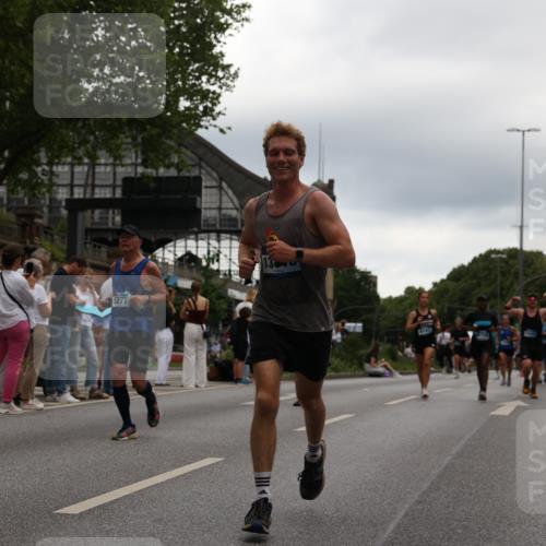 29.06.2025 - hella hamburg halbmarathon Yannick Fuchs http://msf.ph/oto/8341832 29.06.2025 10:52:13 20KM 1319, 1595, 1833, 2250, 2488, 2656, 2840, 3251, 3859, 4319, 4502, 4550, 4632, 4708, 4767, 5277, 5341, 5675, 5926, 6104, 6138, 6147, 6592, 7082, 7138, 7189, 7856, 8322, 8585, 9230, 9316, 10020, 10319, 10703, 10788, 11394, 11645, 11846, 12378, 12495, 12585, 12879, 13287, 13512, 13694, 13816, 13880, 14266, 14571, 15197, 15434, 15527, 16189, 16531, 17405, 17531, 17827, 18068, 18180, 18492, 18501, 18587, 18727, 18985 meine-sportfotos.de
