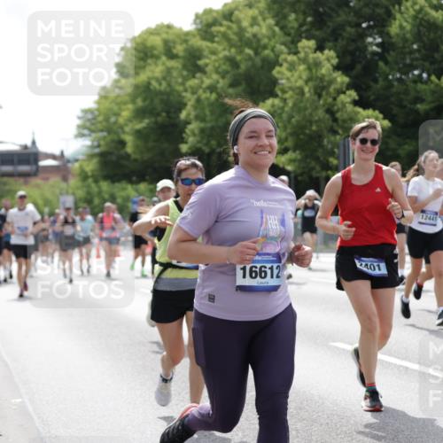 29.06.2025 - hella hamburg halbmarathon Jannik Wohlers http://msf.ph/oto/8341849 29.06.2025 10:42:18 Lombardsbrücke 1656, 1964, 1994, 2134, 2401, 2538, 2580, 2940, 2941, 3283, 3874, 4092, 4105, 4334, 4385, 4778, 5417, 6120, 6764, 7513, 8161, 8529, 10454, 10697, 11142, 11710, 12151, 12441, 13070, 13241, 13776, 14042, 14084, 14126, 14170, 14556, 14636, 14694, 14769, 15168, 15190, 15219, 15221, 15820, 15977, 16612, 16892 meine-sportfotos.de