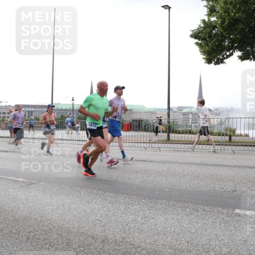 29.06.2025 - hella hamburg halbmarathon Lena Gebhardt http://msf.ph/oto/8341869 29.06.2025 10:38:16 Lombardsbrücke 11812, 16658, 1196, 1394, 1457, 1578, 1596, 1721, 1742, 1791, 1799, 1901, 1966, 1985, 2113, 2151, 2498, 2786, 3010, 3094, 3095, 3242, 3246, 3286, 3338, 3635, 3636, 3716, 3777, 3841, 3880, 4139, 4155, 4159, 4414, 4883, 4921, 5085, 5089, 5139, 5155, 5300, 5617, 5684, 5713, 5735, 6199, 6200, 6362, 6697, 6751, 6930, 7117, 7118, 7165, 7244, 7371, 7552, 7561, 7629, 7692, 7696, 7868, 7914, 8985, 10836, 11087, 11543 meine-sportfotos.de