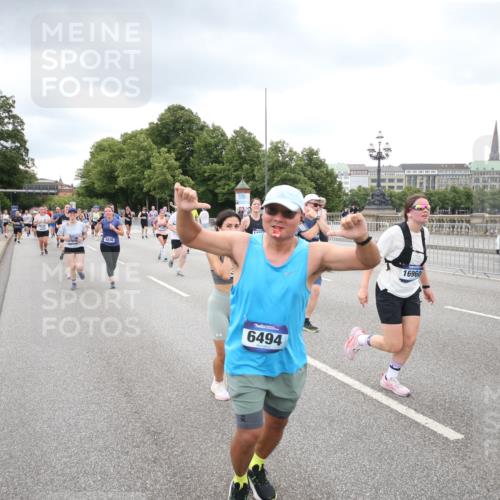 29.06.2025 - hella hamburg halbmarathon Jannik Wohlers http://msf.ph/oto/8341875 29.06.2025 10:55:43 Lombardsbrücke 1738, 1909, 2095, 2793, 3257, 3268, 4083, 4354, 4473, 4836, 5306, 5580, 5994, 6494, 6968, 7025, 7028, 7516, 7616, 8005, 8305, 9435, 9606, 9838, 10640, 10740, 10784, 10987, 11298, 11862, 11863, 12267, 12295, 12296, 12551, 13055, 13395, 13405, 13627, 14142, 14221, 14280, 14281, 15103, 15173, 15199, 15272, 15696, 15699, 16413, 16655, 16960, 17038, 17039, 17398, 18329, 18349, 19228 meine-sportfotos.de