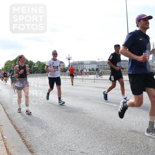 29.06.2025 - hella hamburg halbmarathon Lena Gebhardt http://msf.ph/oto/8341904 29.06.2025 10:13:27 Lombardsbrücke 1747, 19035, 17474, 33, 1007, 1747, 1859, 2055, 2359, 2721, 2904, 2961, 2987, 3218, 3360, 3728, 3729, 4187, 4795, 4950, 5232, 5546, 5631, 6026, 6489, 6717, 6724, 7346, 7446, 7447, 7460, 7873, 7913, 8279, 8398, 8405, 8913, 9128, 9141, 9527, 9612, 9631, 10977, 12313, 12492, 12797, 12928, 12929, 13331, 13928, 14404, 15663, 15922, 16030, 16255, 16437, 16491, 17472, 17474, 17699, 17988, 18048, 18222, 18231, 18320, 18732 meine-sportfotos.de