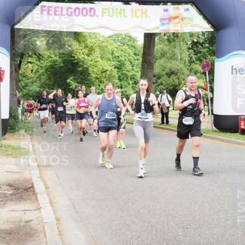 29.06.2025 - hella hamburg halbmarathon MichiJ http://msf.ph/oto/8341942 29.06.2025 10:40:15 Zwischen KM18-KM19 1151, 1258, 2208, 3715, 3952, 4029, 5378, 5638, 6481, 7896, 8273, 8651, 12321, 12379, 12875, 13032, 13211, 14805, 15643, 17198, 17773, 18729, 18901 meine-sportfotos.de