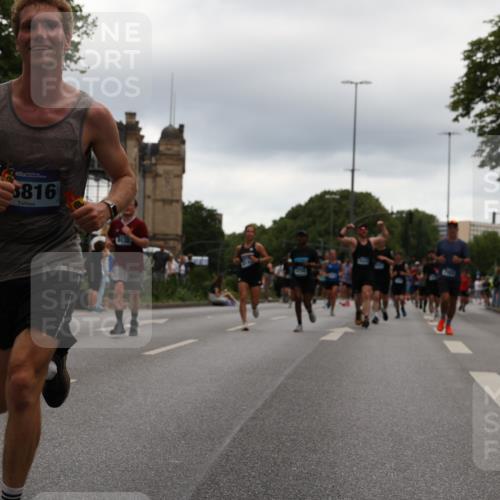 29.06.2025 - hella hamburg halbmarathon Yannick Fuchs http://msf.ph/oto/8341963 29.06.2025 10:52:14 20KM 1319, 1595, 1833, 2250, 2488, 2656, 2840, 2996, 3251, 3859, 4319, 4502, 4550, 4632, 4708, 4767, 5277, 5341, 5675, 5926, 6104, 6138, 6147, 6592, 7082, 7138, 7189, 7856, 8322, 8585, 9230, 9316, 10020, 10319, 10703, 10788, 11394, 11605, 11645, 11846, 12378, 12495, 12585, 12734, 12879, 13287, 13512, 13694, 13816, 13880, 14266, 14571, 14673, 15197, 15434, 15527, 16189, 16531, 17405, 17531, 17827, 18068, 18180, 18492, 18501, 18587, 18727, 18985 meine-sportfotos.de