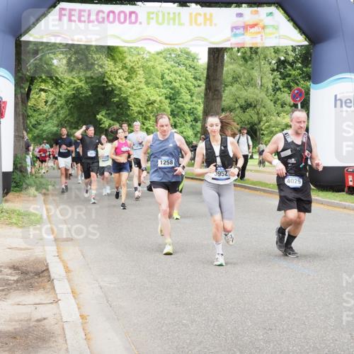 29.06.2025 - hella hamburg halbmarathon MichiJ http://msf.ph/oto/8341968 29.06.2025 10:40:15 Zwischen KM18-KM19 1151, 1258, 2208, 3715, 3952, 4029, 5378, 5638, 6481, 7896, 8273, 8651, 12321, 12379, 12875, 13032, 13211, 14805, 15643, 17198, 17773, 18729, 18901 meine-sportfotos.de