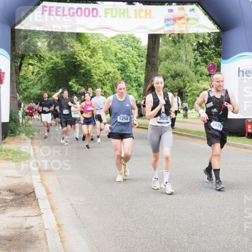29.06.2025 - hella hamburg halbmarathon MichiJ http://msf.ph/oto/8341985 29.06.2025 10:40:15 Zwischen KM18-KM19 1151, 1258, 2208, 3715, 3952, 4029, 5378, 5638, 6481, 7896, 8273, 8651, 12321, 12379, 12875, 13032, 13211, 14805, 15643, 17198, 17773, 18729, 18901 meine-sportfotos.de