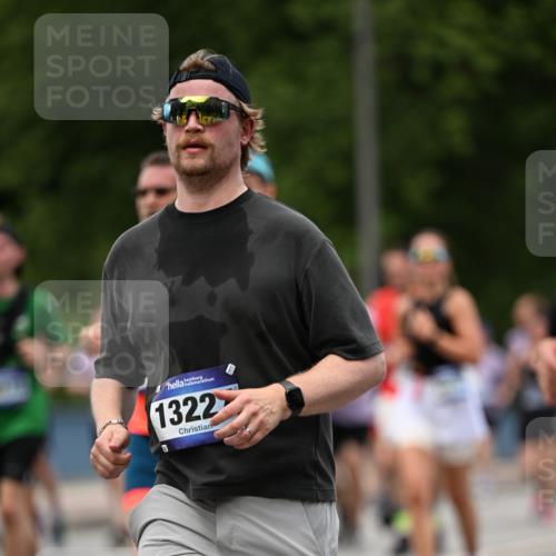29.06.2025 - hella hamburg halbmarathon Dr. Thomas Lammeyer http://msf.ph/oto/8341987 29.06.2025 10:40:21 Kennedybrücke 1036, 1102, 1183, 1284, 1336, 1717, 2352, 2588, 3243, 3741, 3990, 4902, 4937, 5012, 5240, 5246, 5531, 6021, 6381, 6845, 6896, 7111, 7275, 7927, 8356, 8947, 9295, 10047, 10119, 10336, 10341, 10567, 11010, 11187, 11198 meine-sportfotos.de