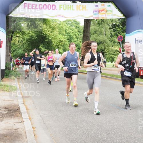 29.06.2025 - hella hamburg halbmarathon MichiJ http://msf.ph/oto/8341992 29.06.2025 10:40:15 Zwischen KM18-KM19 1151, 1258, 2208, 3715, 3952, 4029, 5378, 5638, 6481, 7896, 8273, 8651, 12321, 12379, 12875, 13032, 13211, 14805, 15643, 17198, 17773, 18729, 18901 meine-sportfotos.de