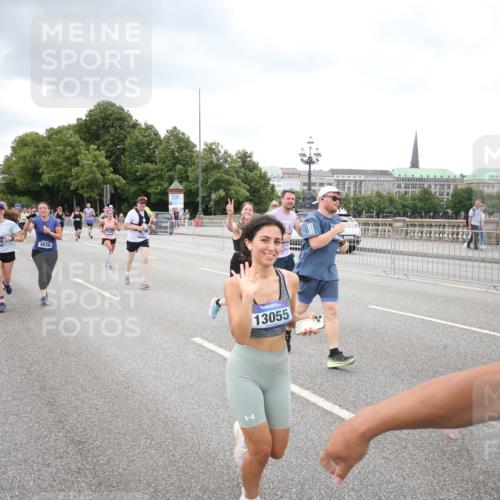 29.06.2025 - hella hamburg halbmarathon Jannik Wohlers http://msf.ph/oto/8341997 29.06.2025 10:55:43 Lombardsbrücke 1738, 1909, 2095, 2793, 3257, 3268, 4083, 4354, 4473, 4836, 5306, 5580, 5994, 6494, 6968, 7025, 7028, 7516, 7616, 8005, 8305, 9435, 9606, 9838, 10640, 10740, 10784, 10987, 11298, 11862, 11863, 12267, 12295, 12296, 12551, 13055, 13395, 13405, 13627, 14142, 14221, 14280, 14281, 15103, 15173, 15199, 15272, 15696, 15699, 16413, 16655, 16960, 17038, 17039, 17398, 18329, 18349, 19228 meine-sportfotos.de