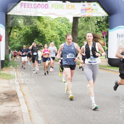 29.06.2025 - hella hamburg halbmarathon MichiJ http://msf.ph/oto/8342032 29.06.2025 10:40:16 Zwischen KM18-KM19 1151, 1258, 2208, 3952, 4029, 5378, 5907, 6481, 7896, 8273, 11217, 12321, 12379, 12875, 13032, 14791, 14805, 15446, 15643, 17773, 18729, 18901 meine-sportfotos.de