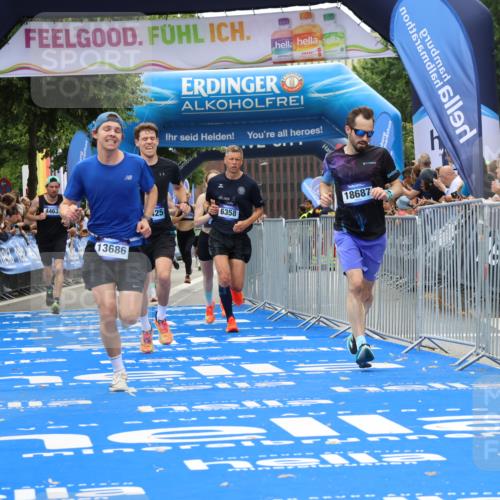 29.06.2025 - hella hamburg halbmarathon Strokosch-Dieckow http://msf.ph/oto/8342042 29.06.2025 10:32:48 Ziel 4463, 4749, 6358, 7965, 8062, 10453, 12290, 12987, 13686, 14028, 15054, 16425, 17117, 17151, 18687, 19059 meine-sportfotos.de
