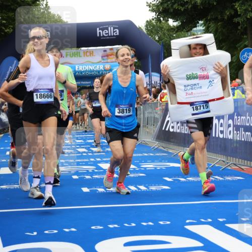 29.06.2025 - hella hamburg halbmarathon Strokosch-Dieckow http://msf.ph/oto/8342137 29.06.2025 10:53:37 Ziel 1030, 1061, 1098, 1499, 1502, 1783, 2058, 2070, 2082, 2518, 2630, 3399, 3819, 5399, 6628, 6762, 8335, 10549, 10895, 11588, 11589, 11604, 12632, 13865, 14702, 14818, 15061, 15113, 15441, 15497, 15856, 16092, 17482, 18143, 18450, 18514, 18612, 18666, 18715 meine-sportfotos.de