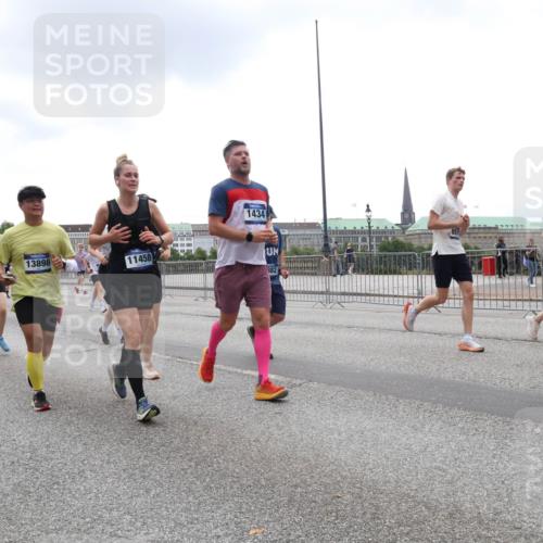 29.06.2025 - hella hamburg halbmarathon Lena Gebhardt http://msf.ph/oto/8342139 29.06.2025 10:47:44 Lombardsbrücke 13898, 17216, 11458, 1434, 382, 1045, 1246, 1392, 1434, 1463, 1523, 1618, 1639, 1704, 1926, 2148, 2163, 2197, 2407, 2491, 2545, 2704, 2790, 2882, 2994, 3049, 3339, 4037, 4325, 4423, 4806, 4856, 4895, 4974, 4975, 5621, 5622, 5886, 5895, 6255, 6256, 6995, 7240, 7403, 7427, 7630, 7631, 7916, 7970, 8077, 8105, 8270, 8310, 8550, 8774, 8915, 8953, 9018, 9356, 9687, 9696, 9697, 10658, 10777, 10991, 11351, 11458, 11730, 11738, 11802, 11909, 12431 meine-sportfotos.de
