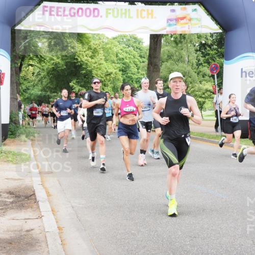 29.06.2025 - hella hamburg halbmarathon MichiJ http://msf.ph/oto/8342187 29.06.2025 10:40:17 Zwischen KM18-KM19 1151, 1258, 2208, 3952, 4029, 5378, 5907, 6481, 7896, 8361, 11217, 12321, 12379, 12875, 14791, 14805, 15446, 15643, 17773, 18729 meine-sportfotos.de