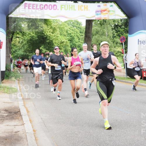 29.06.2025 - hella hamburg halbmarathon MichiJ http://msf.ph/oto/8342205 29.06.2025 10:40:17 Zwischen KM18-KM19 1151, 1258, 2208, 3952, 4029, 5378, 5907, 6481, 7896, 8361, 11217, 12321, 12379, 12875, 14791, 14805, 15446, 15643, 17773, 18729 meine-sportfotos.de