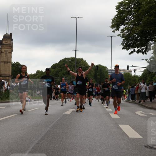 29.06.2025 - hella hamburg halbmarathon Yannick Fuchs http://msf.ph/oto/8342234 29.06.2025 10:52:15 20KM 1319, 1595, 1833, 2250, 2488, 2619, 2656, 2840, 2996, 3251, 3859, 4319, 4502, 4550, 4708, 4767, 5277, 5341, 5675, 5926, 6104, 6138, 6147, 6592, 7082, 7189, 7856, 8089, 8322, 8585, 9230, 9316, 10020, 10319, 10518, 10703, 10788, 11394, 11605, 11645, 11846, 12378, 12495, 12585, 12734, 12879, 13287, 13512, 13694, 13816, 13880, 14266, 14673, 15197, 15434, 15527, 16189, 16531, 17405, 17531, 17827, 18180, 18492, 18587, 18727, 18985 meine-sportfotos.de