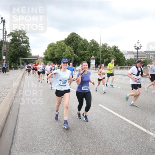29.06.2025 - hella hamburg halbmarathon Jannik Wohlers http://msf.ph/oto/8342246 29.06.2025 10:55:45 Lombardsbrücke 1738, 1909, 2095, 2793, 3257, 3268, 4083, 4354, 4473, 4836, 5306, 5580, 5994, 6494, 6968, 7025, 7028, 7516, 7616, 8005, 8305, 8517, 9435, 9606, 9838, 10640, 10740, 10784, 10987, 11298, 11862, 11863, 12267, 12295, 12296, 12551, 13055, 13395, 13405, 13627, 13965, 14142, 14221, 14280, 14281, 15103, 15173, 15199, 15272, 15696, 15699, 16413, 16655, 16960, 17398, 17649, 17673, 18329, 18349, 19228 meine-sportfotos.de
