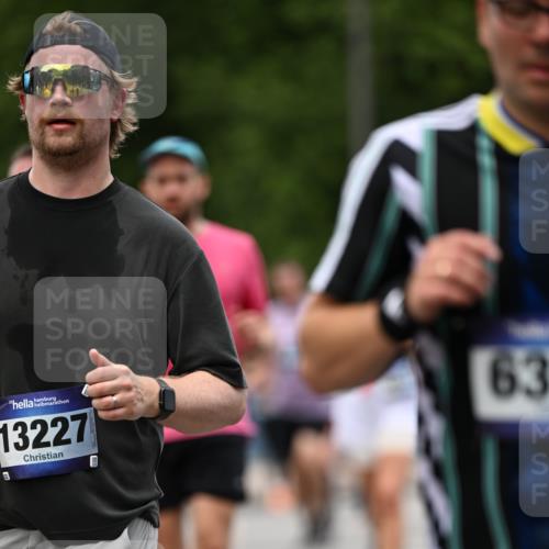 29.06.2025 - hella hamburg halbmarathon Dr. Thomas Lammeyer http://msf.ph/oto/8342282 29.06.2025 10:40:21 Kennedybrücke 1036, 1102, 1183, 1284, 1336, 1717, 2352, 2588, 3243, 3741, 3990, 4902, 4937, 5012, 5240, 5246, 5531, 6021, 6381, 6845, 6896, 7111, 7275, 7927, 8356, 8947, 9295, 10047, 10119, 10336, 10341, 10567, 11010, 11187, 11198 meine-sportfotos.de