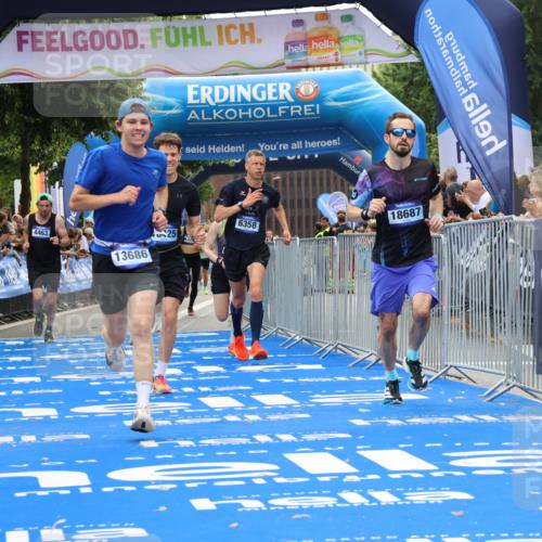 29.06.2025 - hella hamburg halbmarathon Strokosch-Dieckow http://msf.ph/oto/8342321 29.06.2025 10:32:49 Ziel 4463, 4749, 6358, 7965, 8062, 10453, 12290, 13686, 14028, 15054, 16425, 17151, 18687, 19059 meine-sportfotos.de