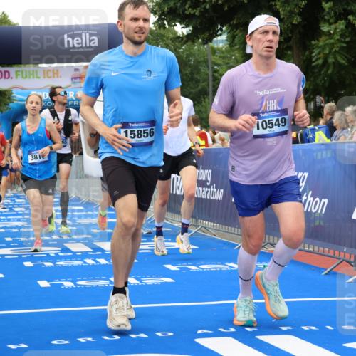 29.06.2025 - hella hamburg halbmarathon Strokosch-Dieckow http://msf.ph/oto/8342342 29.06.2025 10:53:36 Ziel 1030, 1061, 1098, 1499, 1502, 1783, 2058, 2070, 2082, 2518, 2630, 3399, 3819, 5399, 5866, 6628, 6762, 10549, 10895, 11588, 11589, 11604, 12632, 13865, 14702, 14818, 15061, 15113, 15441, 15497, 15856, 16092, 17482, 17710, 18143, 18450, 18514, 18612, 18666, 18715 meine-sportfotos.de