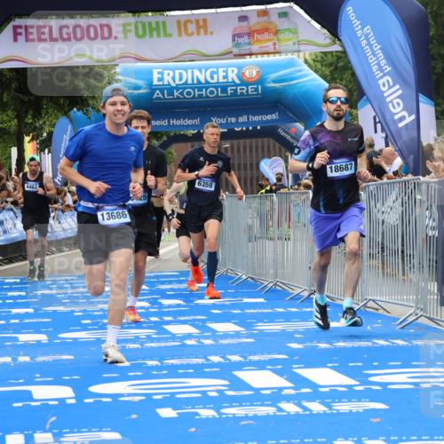 29.06.2025 - hella hamburg halbmarathon Strokosch-Dieckow http://msf.ph/oto/8342379 29.06.2025 10:32:49 Ziel 4463, 4749, 6358, 7965, 8062, 10453, 12290, 13686, 14028, 15054, 16425, 17151, 18687, 19059 meine-sportfotos.de