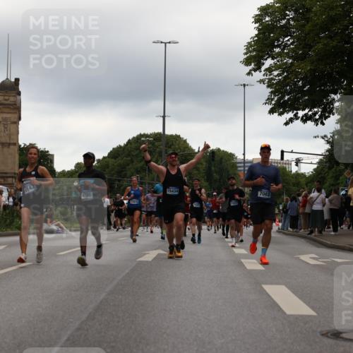 29.06.2025 - hella hamburg halbmarathon Yannick Fuchs http://msf.ph/oto/8342395 29.06.2025 10:52:15 20KM 1319, 1595, 1833, 2250, 2488, 2619, 2656, 2840, 2996, 3251, 3859, 4319, 4502, 4550, 4708, 4767, 5277, 5341, 5675, 5926, 6104, 6138, 6147, 6592, 7082, 7189, 7856, 8089, 8322, 8585, 9230, 9316, 10020, 10319, 10518, 10703, 10788, 11394, 11605, 11645, 11846, 12378, 12495, 12585, 12734, 12879, 13287, 13512, 13694, 13816, 13880, 14266, 14673, 15197, 15434, 15527, 16189, 16531, 17405, 17531, 17827, 18180, 18492, 18587, 18727, 18985 meine-sportfotos.de
