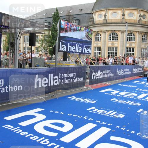 29.06.2025 - hella hamburg halbmarathon Michael Strokosch http://msf.ph/oto/8342434 29.06.2025 10:51:38 Ziel 1335, 5008, 10691, 13327, 13403, 14012, 19007, 19020 meine-sportfotos.de