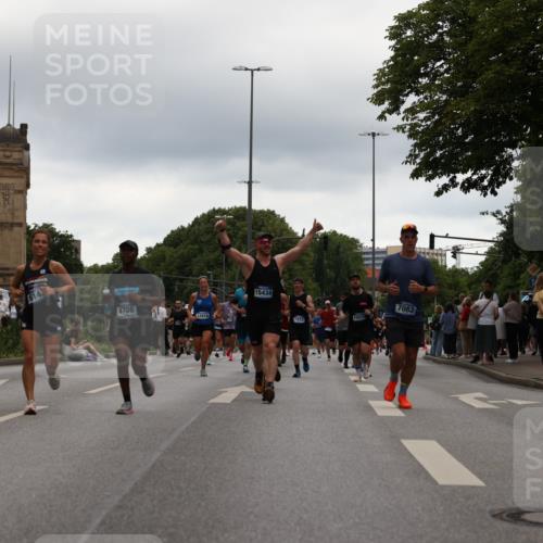29.06.2025 - hella hamburg halbmarathon Yannick Fuchs http://msf.ph/oto/8342441 29.06.2025 10:52:15 20KM 1319, 1595, 1833, 2250, 2488, 2619, 2656, 2840, 2996, 3251, 3859, 4319, 4502, 4550, 4708, 4767, 5277, 5341, 5675, 5926, 6104, 6138, 6147, 6592, 7082, 7189, 7856, 8089, 8322, 8585, 9230, 9316, 10020, 10319, 10518, 10703, 10788, 11394, 11605, 11645, 11846, 12378, 12495, 12585, 12734, 12879, 13287, 13512, 13694, 13816, 13880, 14266, 14673, 15197, 15434, 15527, 16189, 16531, 17405, 17531, 17827, 18180, 18492, 18587, 18727, 18985 meine-sportfotos.de