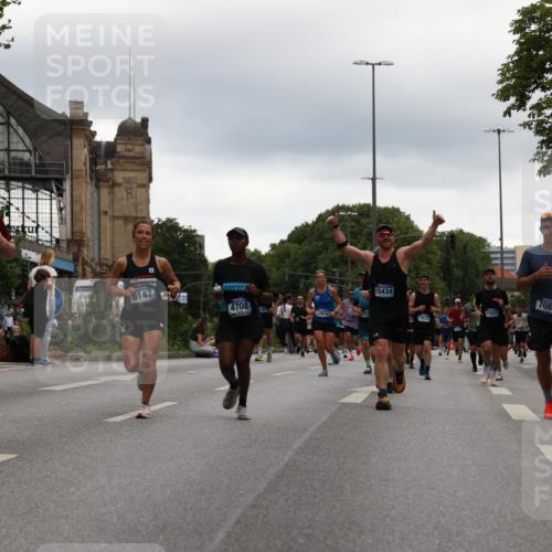 29.06.2025 - hella hamburg halbmarathon Yannick Fuchs http://msf.ph/oto/8342467 29.06.2025 10:52:16 20KM 1319, 1595, 1833, 2159, 2250, 2488, 2619, 2656, 2840, 2996, 3251, 3859, 4319, 4502, 4550, 4708, 4767, 5277, 5341, 5675, 5926, 6104, 6138, 6147, 6592, 7082, 7189, 7856, 8089, 8322, 8585, 9230, 9316, 10020, 10268, 10319, 10518, 10703, 10788, 11394, 11605, 11645, 11846, 12378, 12495, 12585, 12734, 12879, 13287, 13512, 13654, 13694, 13816, 13880, 14266, 14673, 15197, 15434, 15527, 16189, 16531, 17405, 17531, 17827, 18180, 18492, 18587, 18727, 18985 meine-sportfotos.de