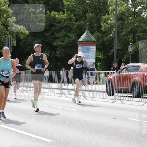 29.06.2025 - hella hamburg halbmarathon Jannik Wohlers http://msf.ph/oto/8342518 29.06.2025 10:42:22 Lombardsbrücke 1656, 1964, 1994, 2401, 2509, 2940, 2941, 3283, 3378, 3874, 4092, 4105, 4334, 4385, 4778, 5417, 6120, 6764, 7513, 8161, 8529, 9378, 10008, 10454, 10697, 11142, 11710, 12151, 12441, 13070, 13241, 13776, 14126, 14170, 14422, 14556, 14694, 15168, 15190, 15219, 15221, 15820, 15977, 16279, 16612, 16892, 17037 meine-sportfotos.de