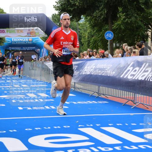 29.06.2025 - hella hamburg halbmarathon Strokosch-Dieckow http://msf.ph/oto/8342562 29.06.2025 10:32:46 Ziel 4749, 6358, 7965, 8062, 10453, 12290, 12987, 13686, 13961, 14028, 15054, 16425, 17117, 17151, 18687, 19059 meine-sportfotos.de
